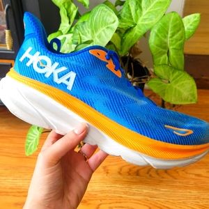 HOKA Clifton 9, Mens 10.5 D, Coastal Sky Blue